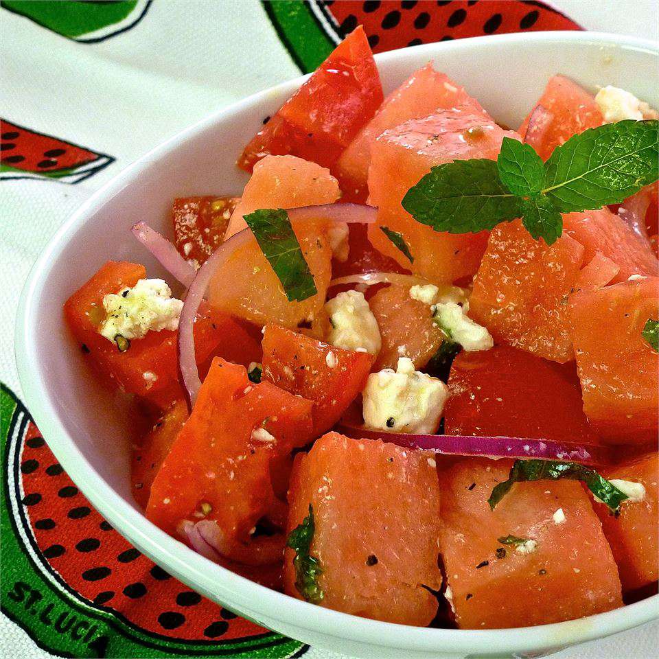 Салат из арбуза томата