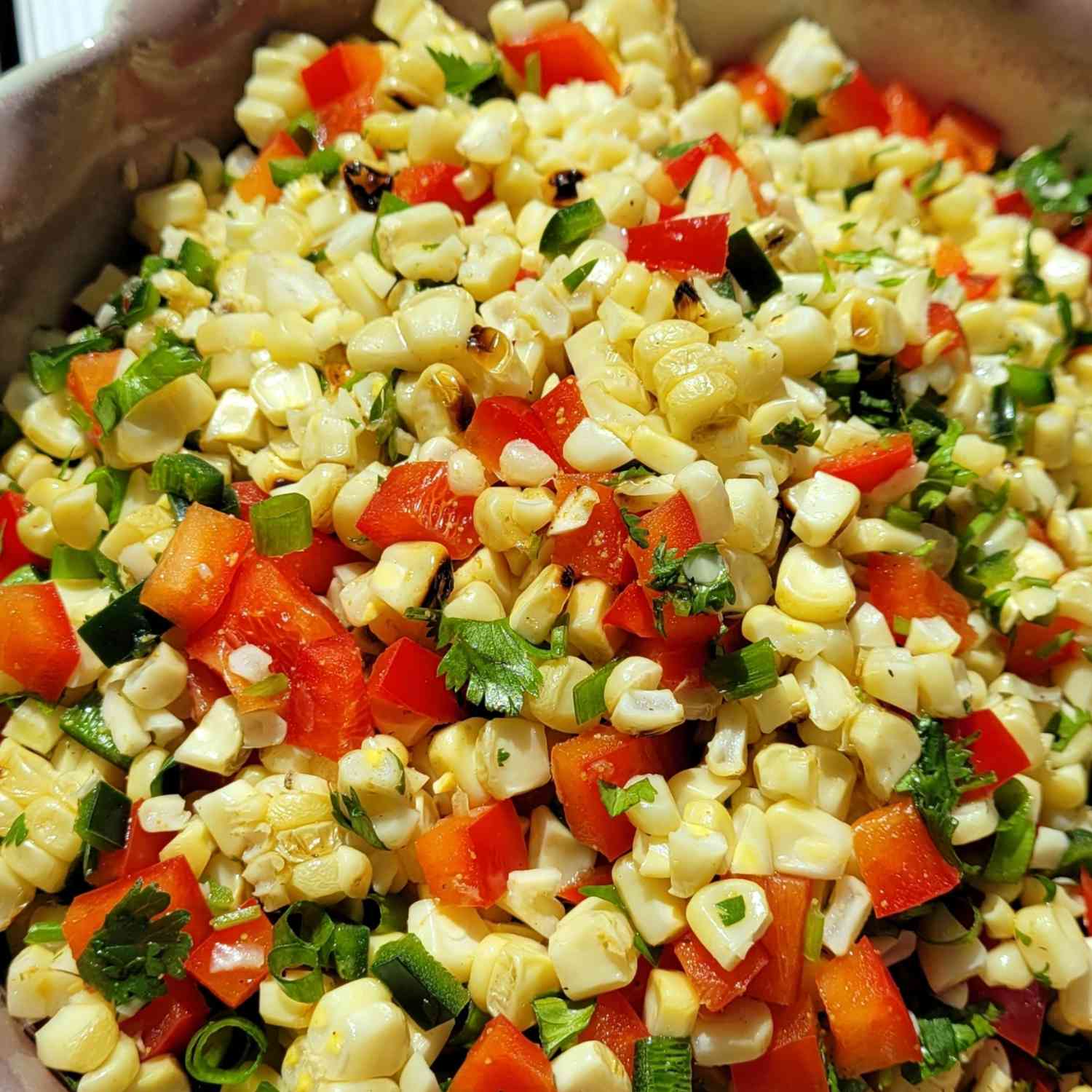 Жареный кукурузный салат с перцем